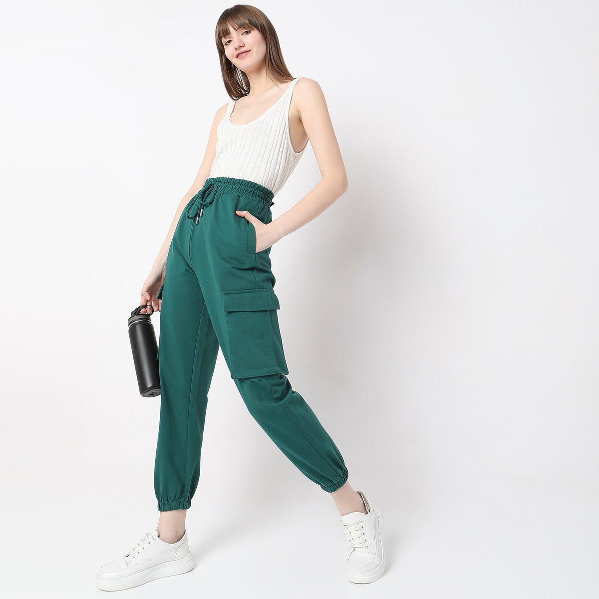 Women Wearing Regular Fit Solid Mid Rise Joggers