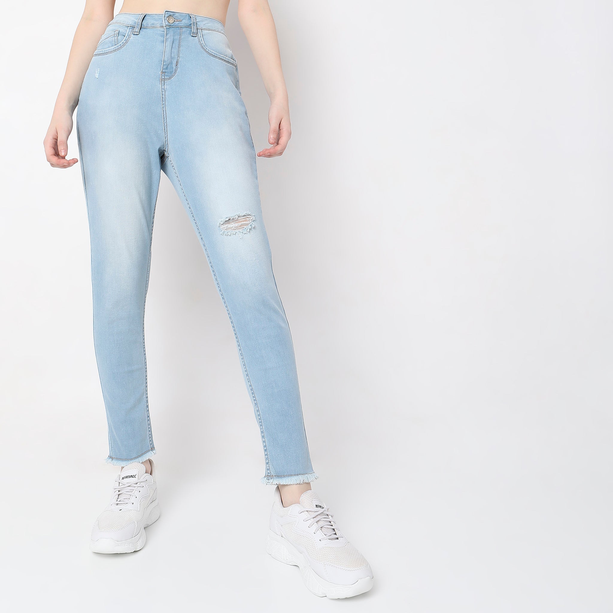 Women Wearing Skinny Fit Solid High Rise Jean