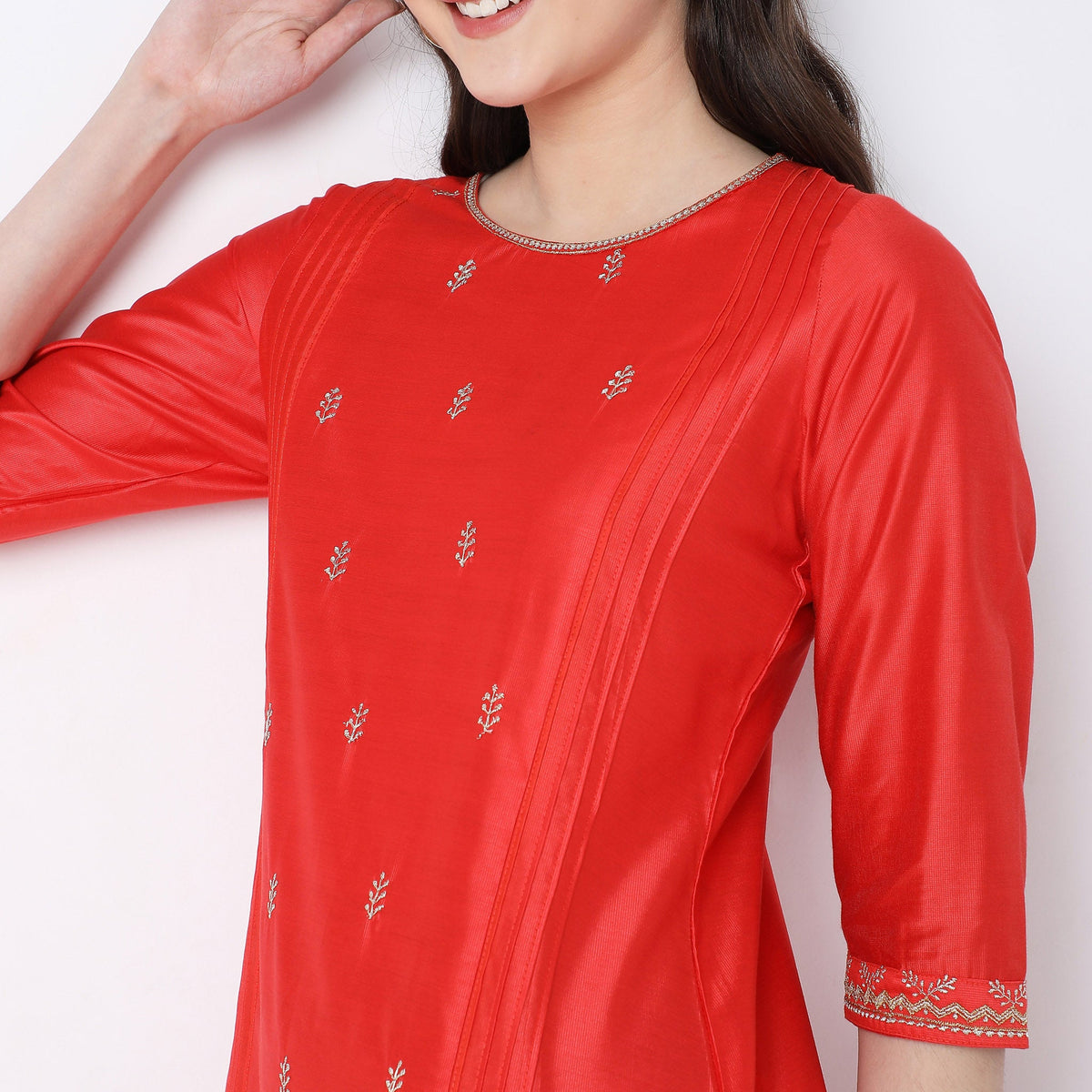 Straight Fit Embellished Kurta