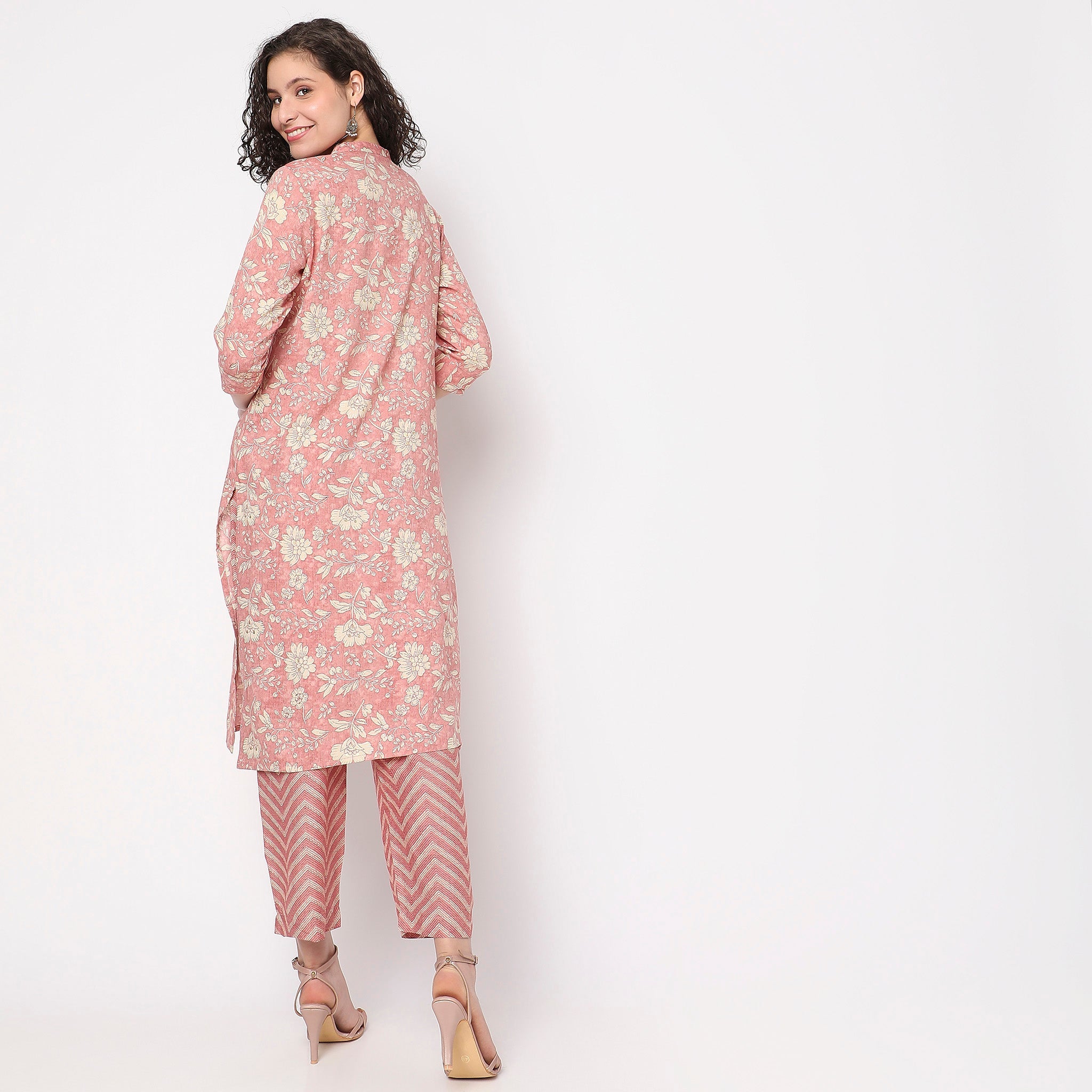 Women Wearing Straight Fit Printed Ethnic Set