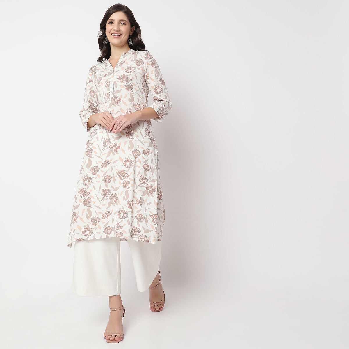 Women Wearing Straight Fit Floral Kurta