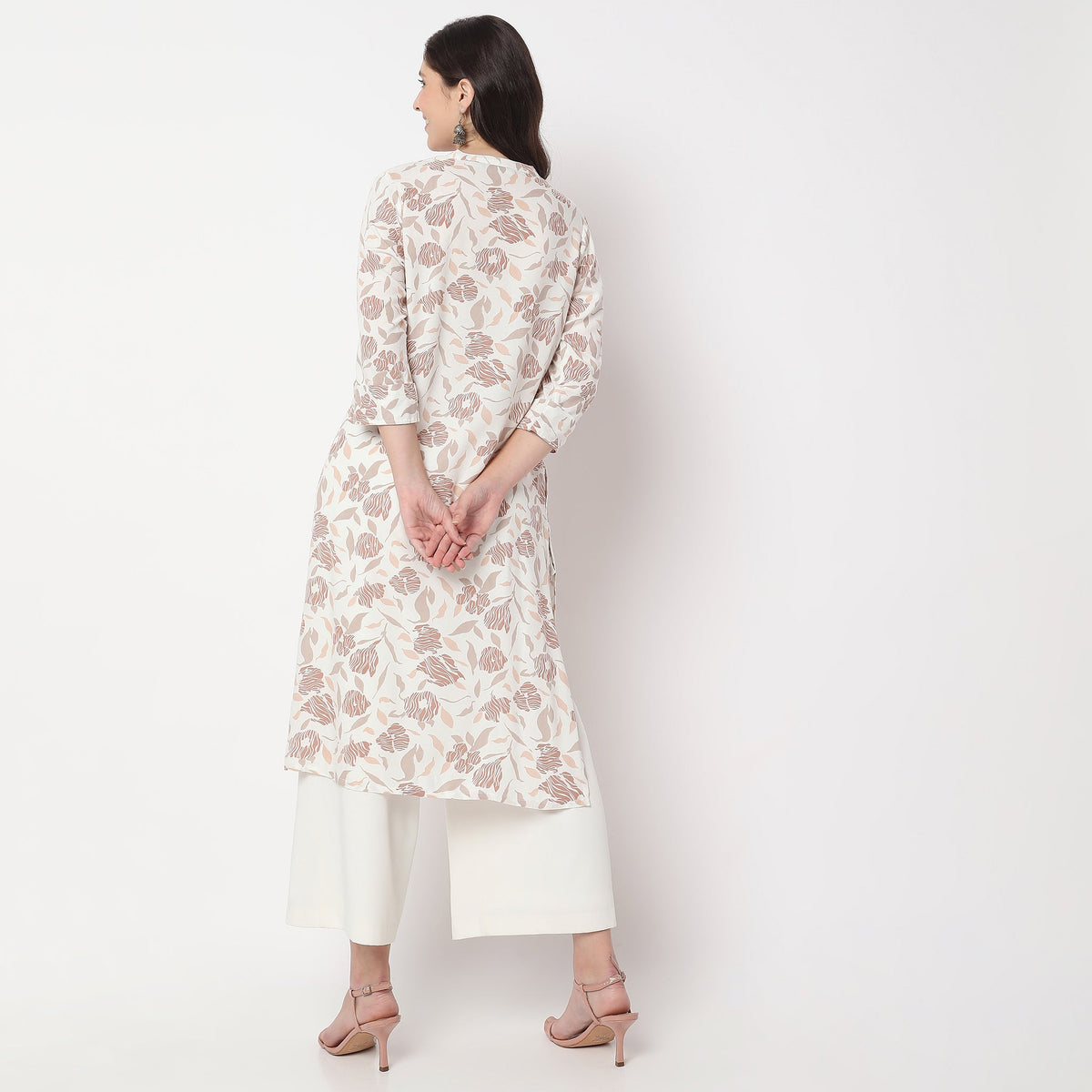 Women Wearing Straight Fit Floral Kurta