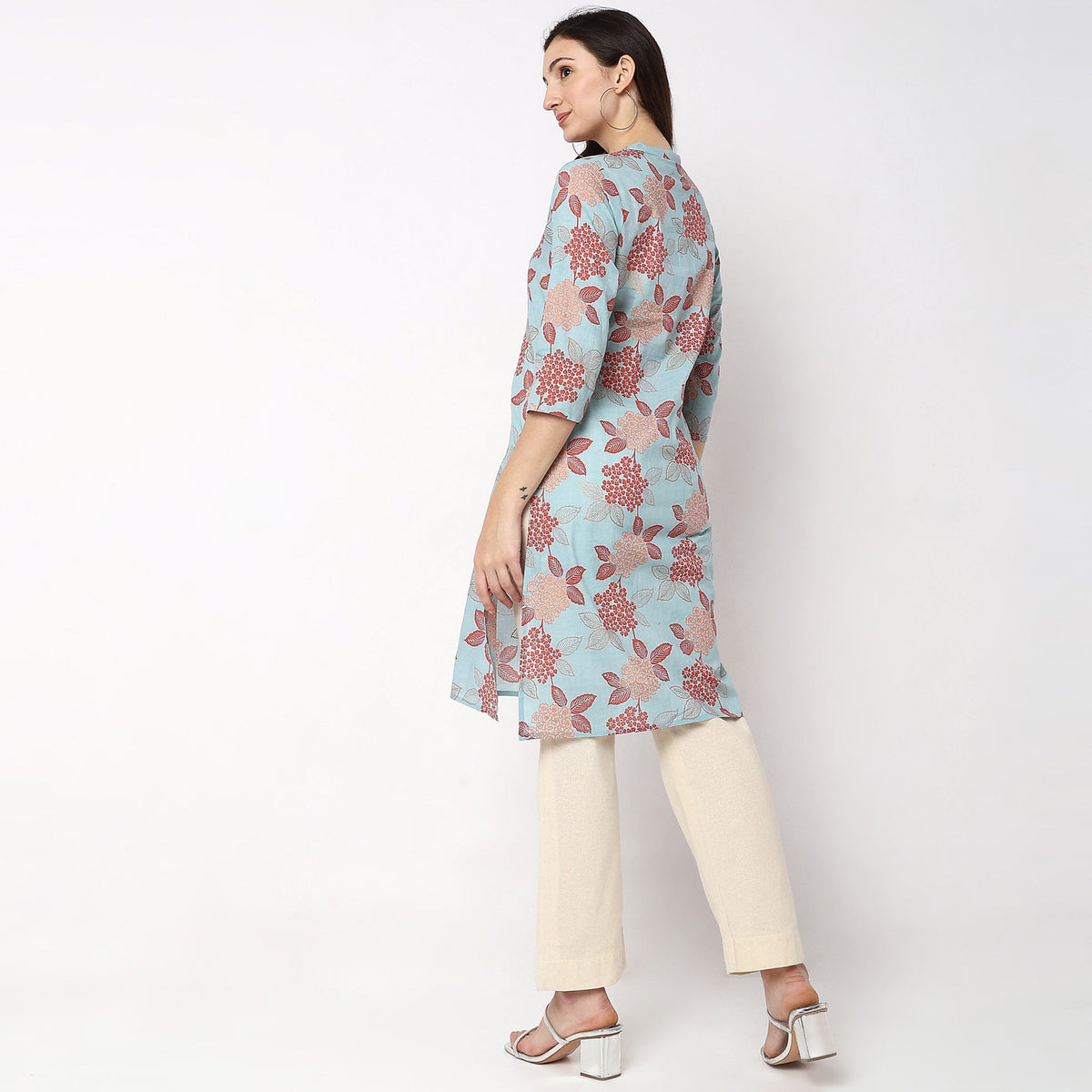 Women Wearing Straight Fit Printed Kurta