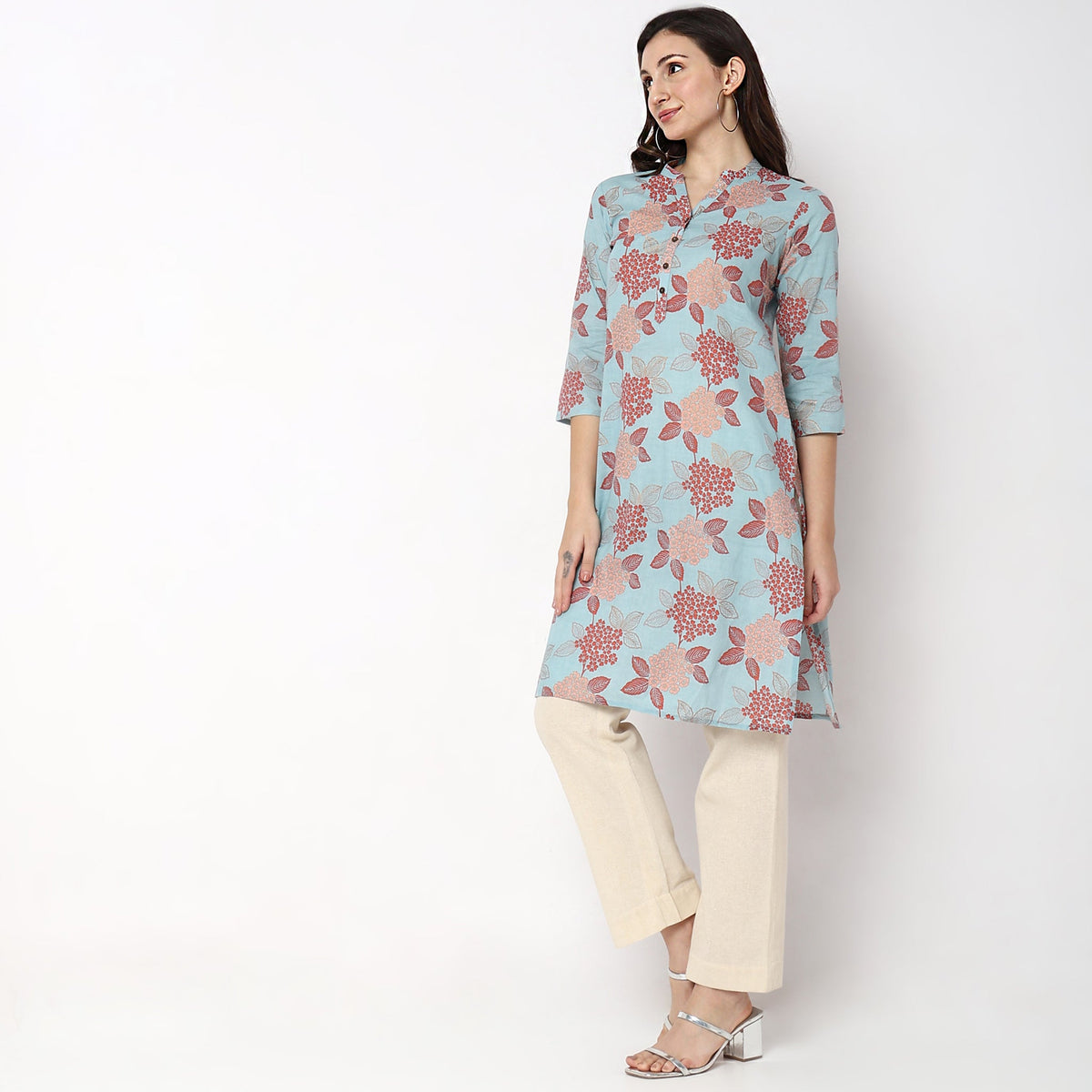 Women Wearing Straight Fit Printed Kurta