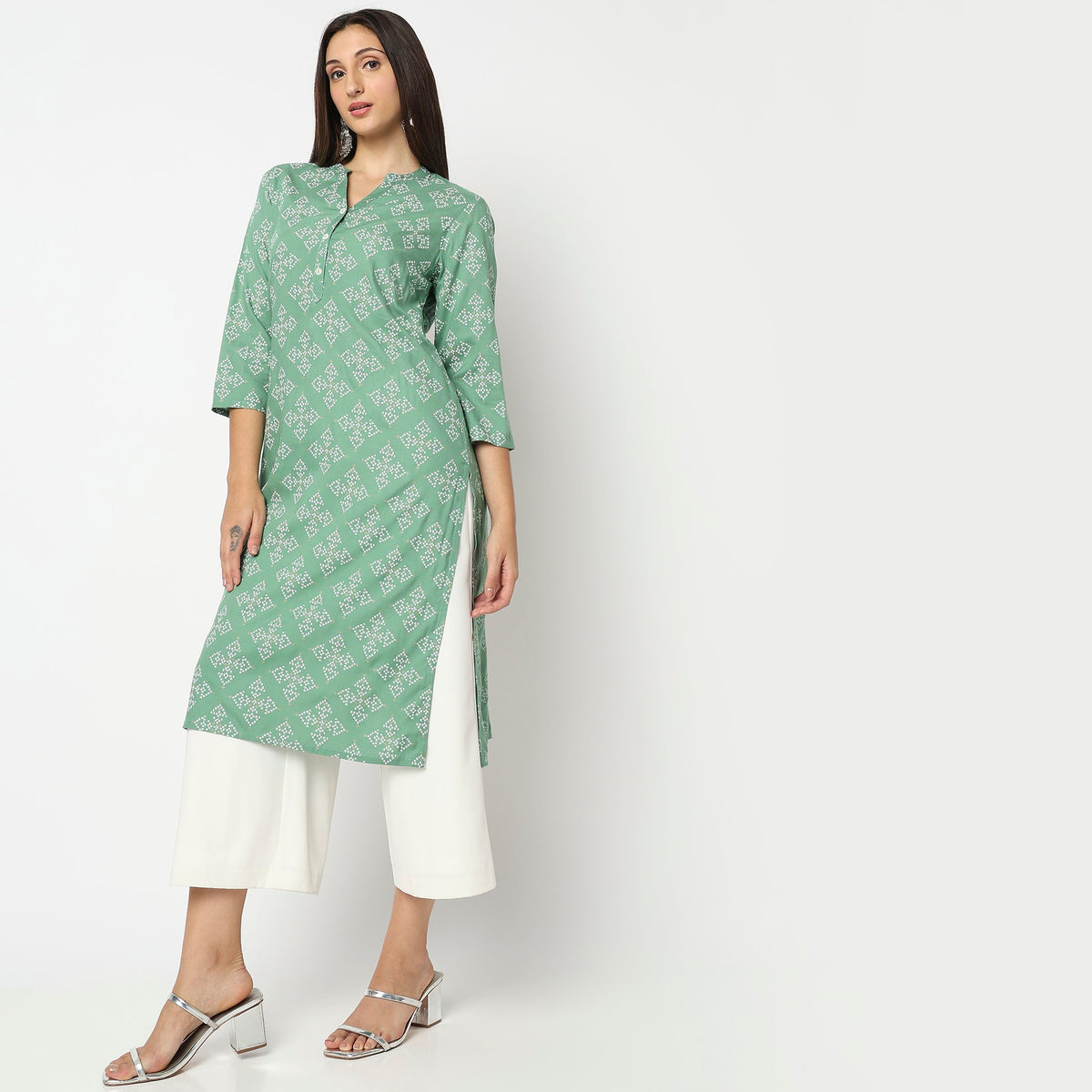 Women Wearing Straight Fit Printed Kurta