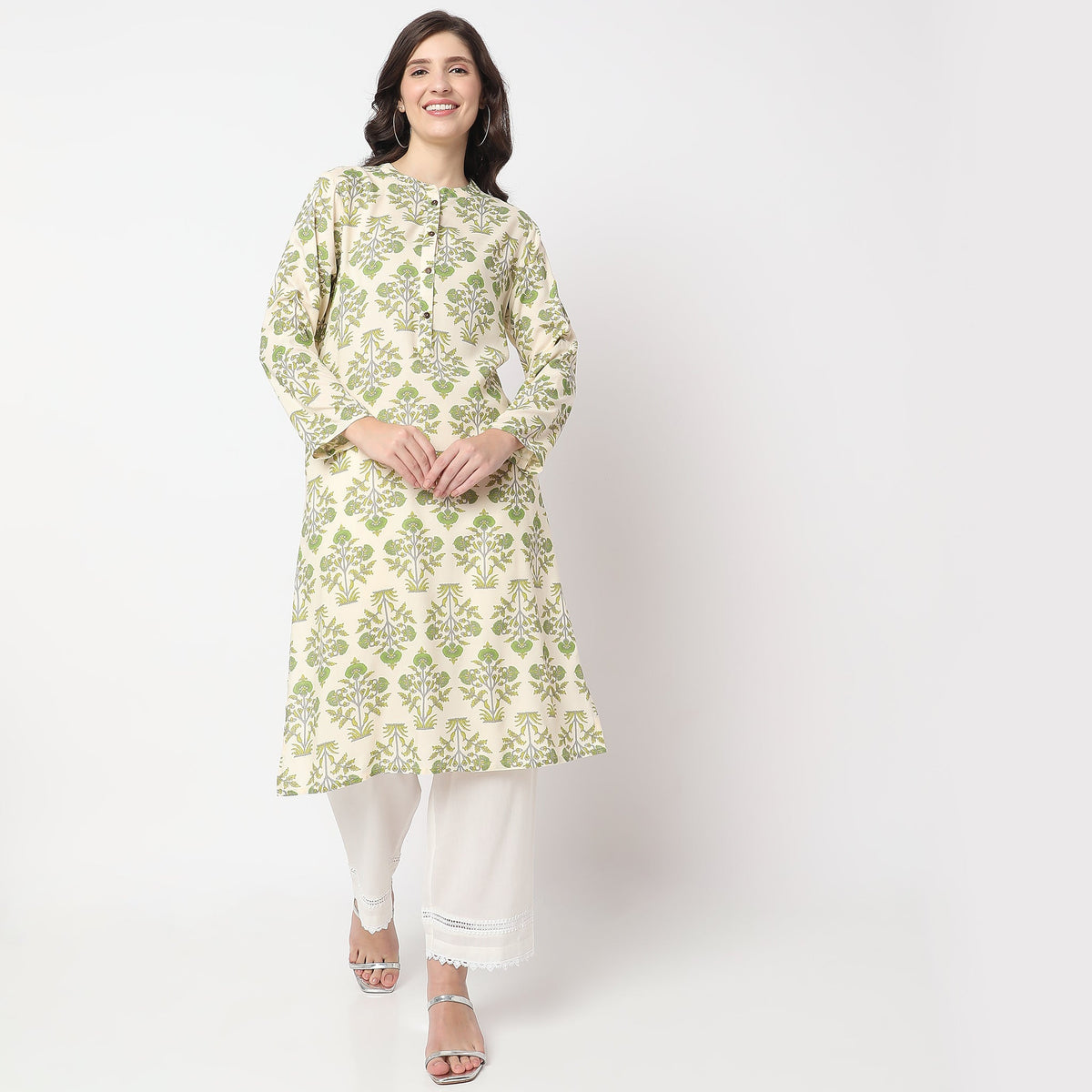 Women Wearing Straight Fit Printed Kurta