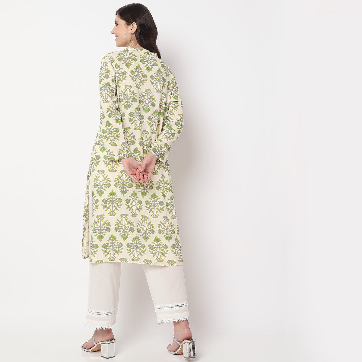 Women Wearing Straight Fit Printed Kurta