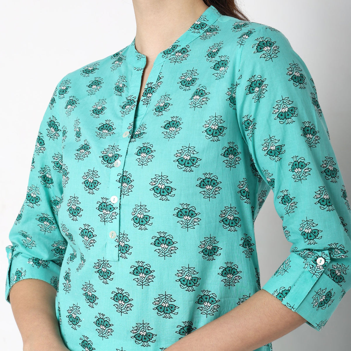 Women Wearing Straight Fit Printed Kurta