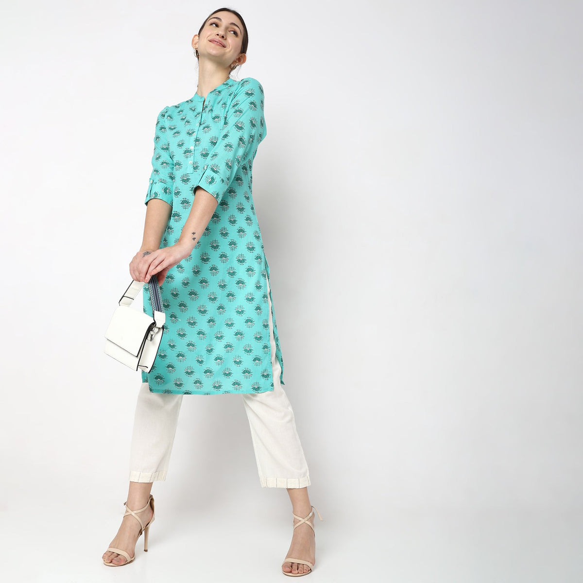 Women Wearing Straight Fit Printed Kurta