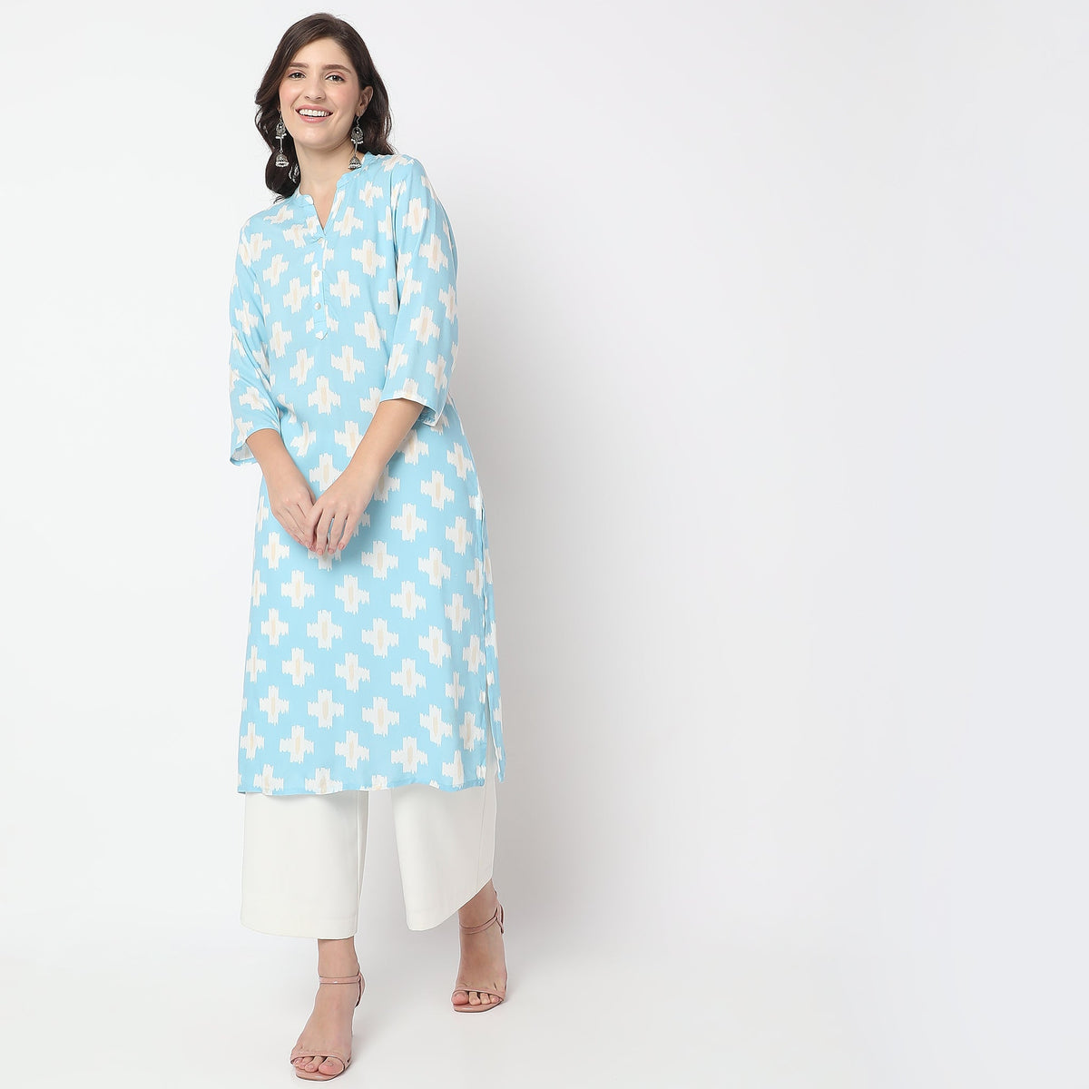 Women Wearing Straight Fit Printed Kurta