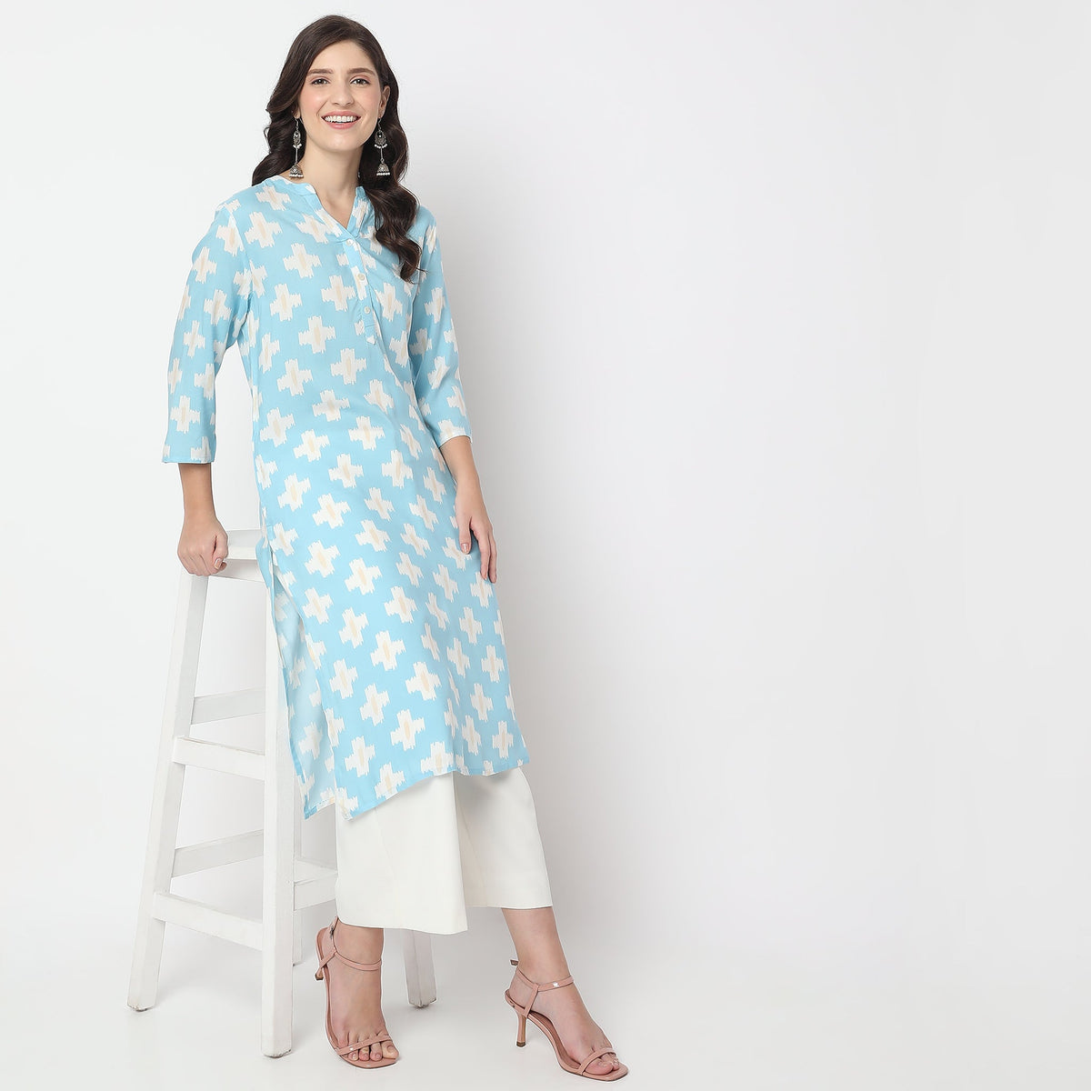 Women Wearing Straight Fit Printed Kurta