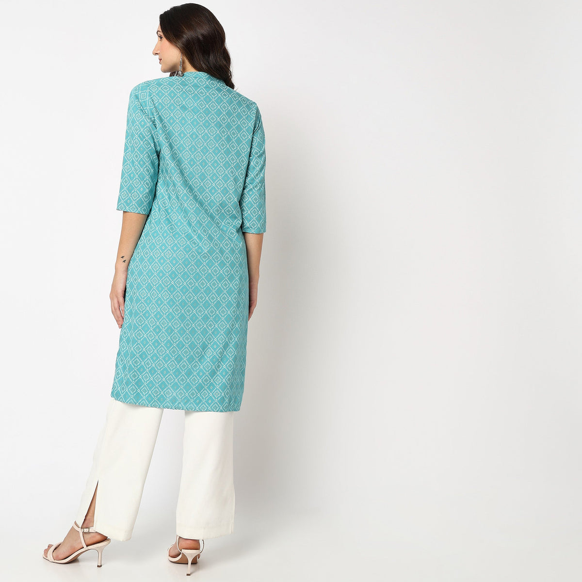 Women Wearing Straight Fit Printed Kurta