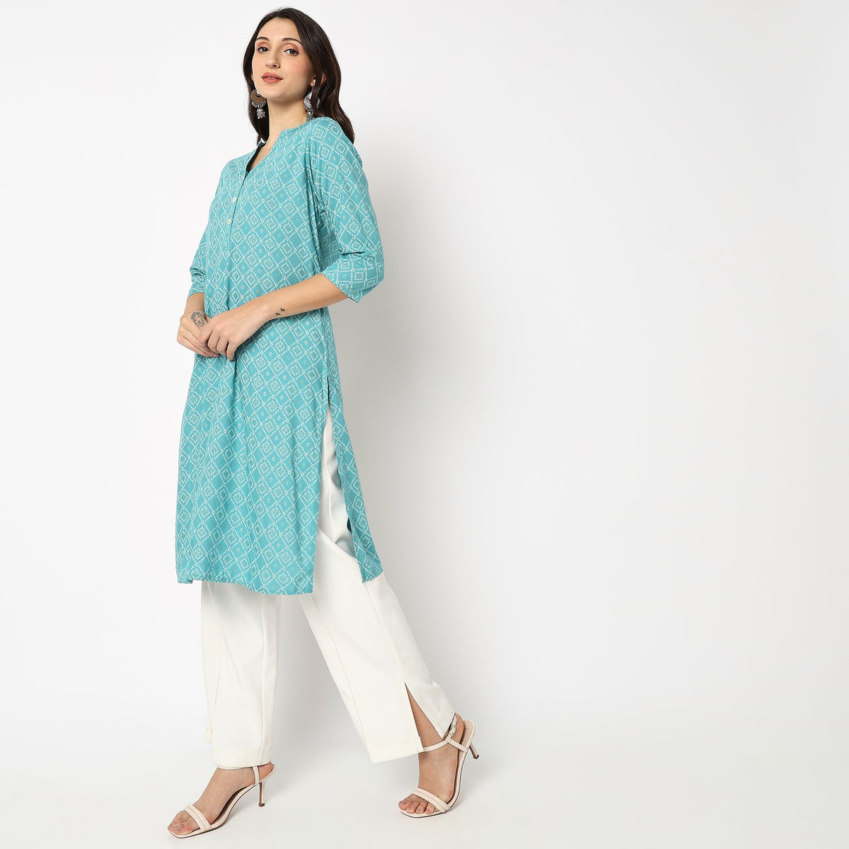 Women Wearing Straight Fit Printed Kurta