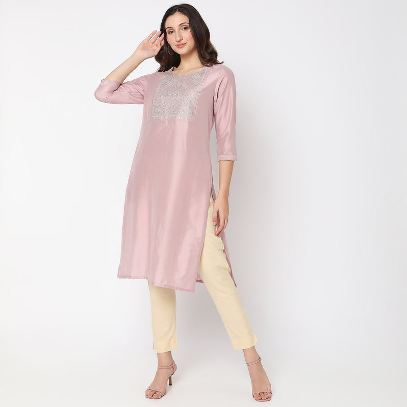 Women Wearing Straight Fit Embellished Kurta