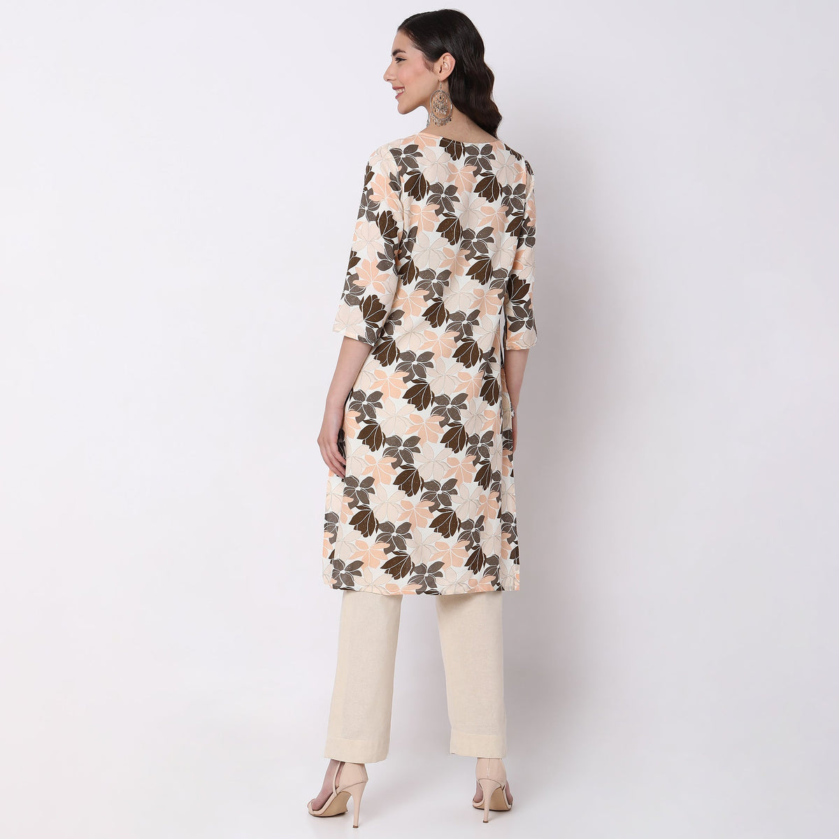 Women Wearing Straight Fit Printed Kurta