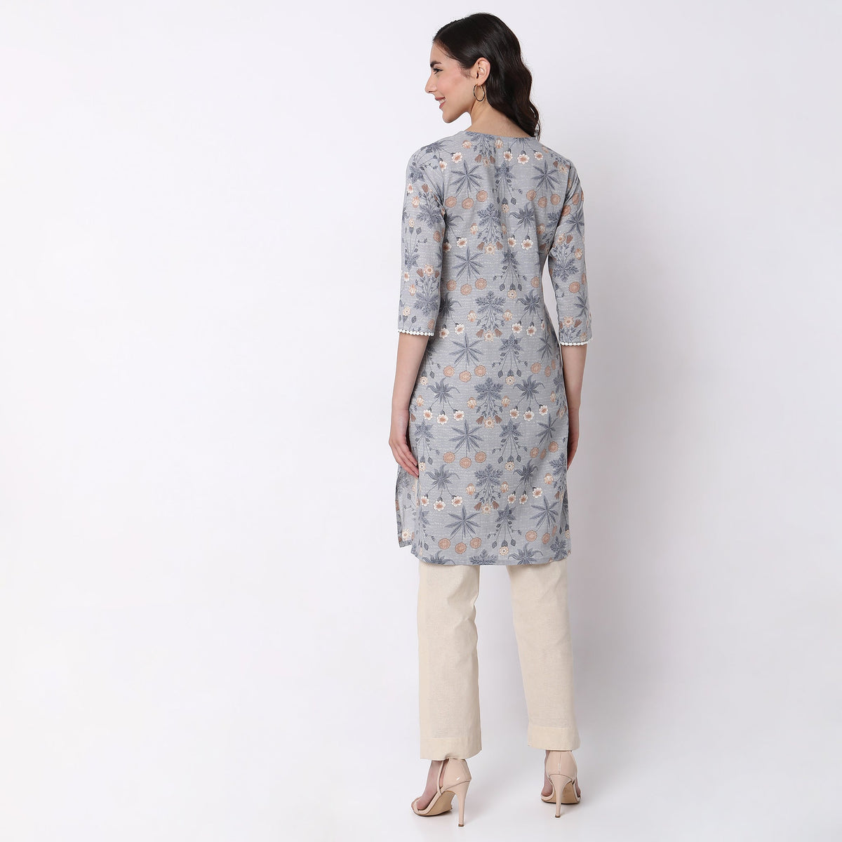 Women Wearing Straight Fit Printed Kurta