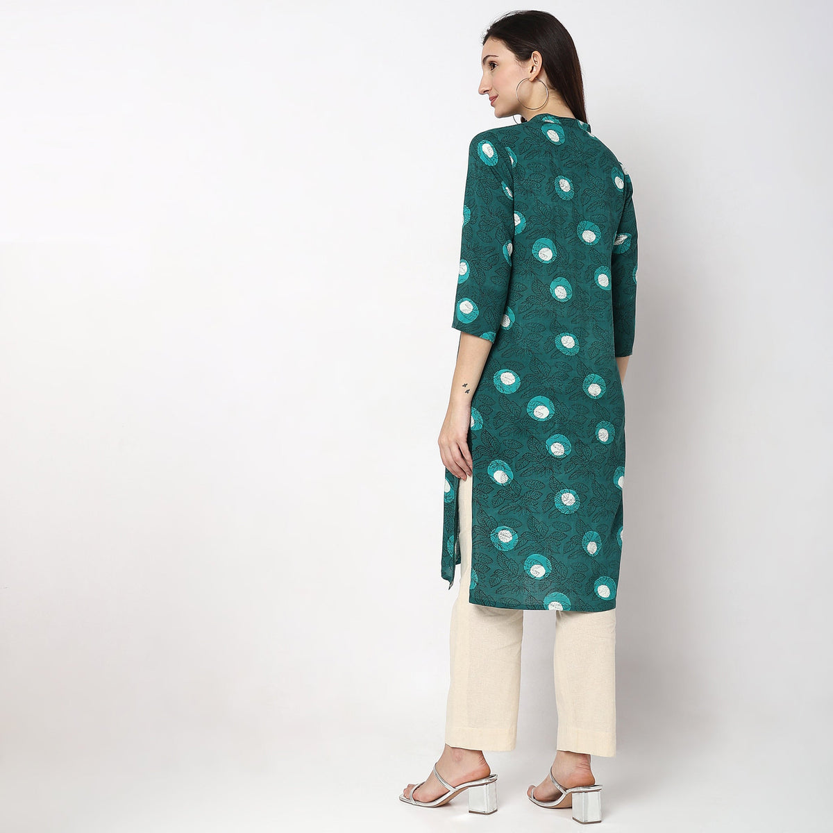 Women Wearing Straight Fit Printed Kurta