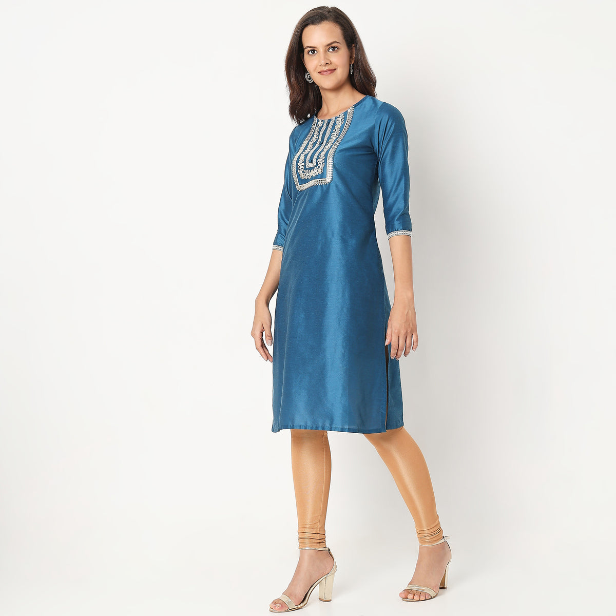 Straight Fit Embroidered Kurta