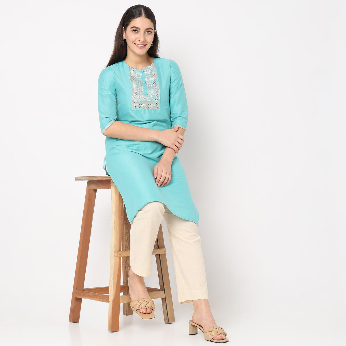 Straight Fit Embellished Kurta