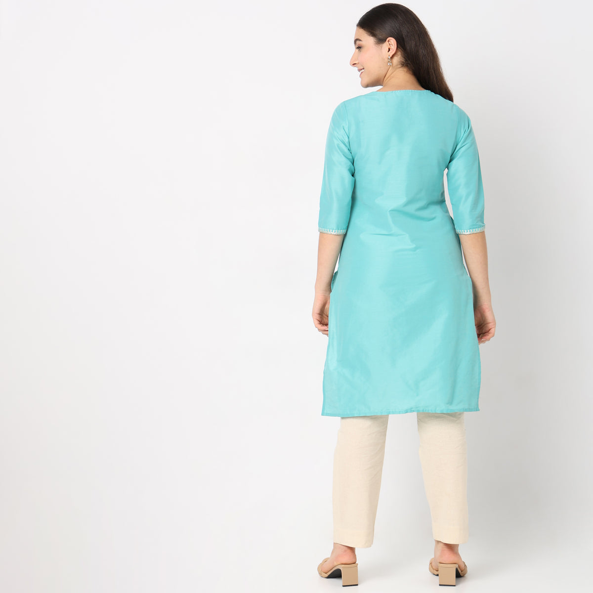 Straight Fit Embellished Kurta