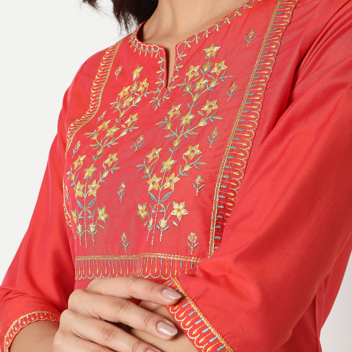 Straight Fit Embroidered Kurta