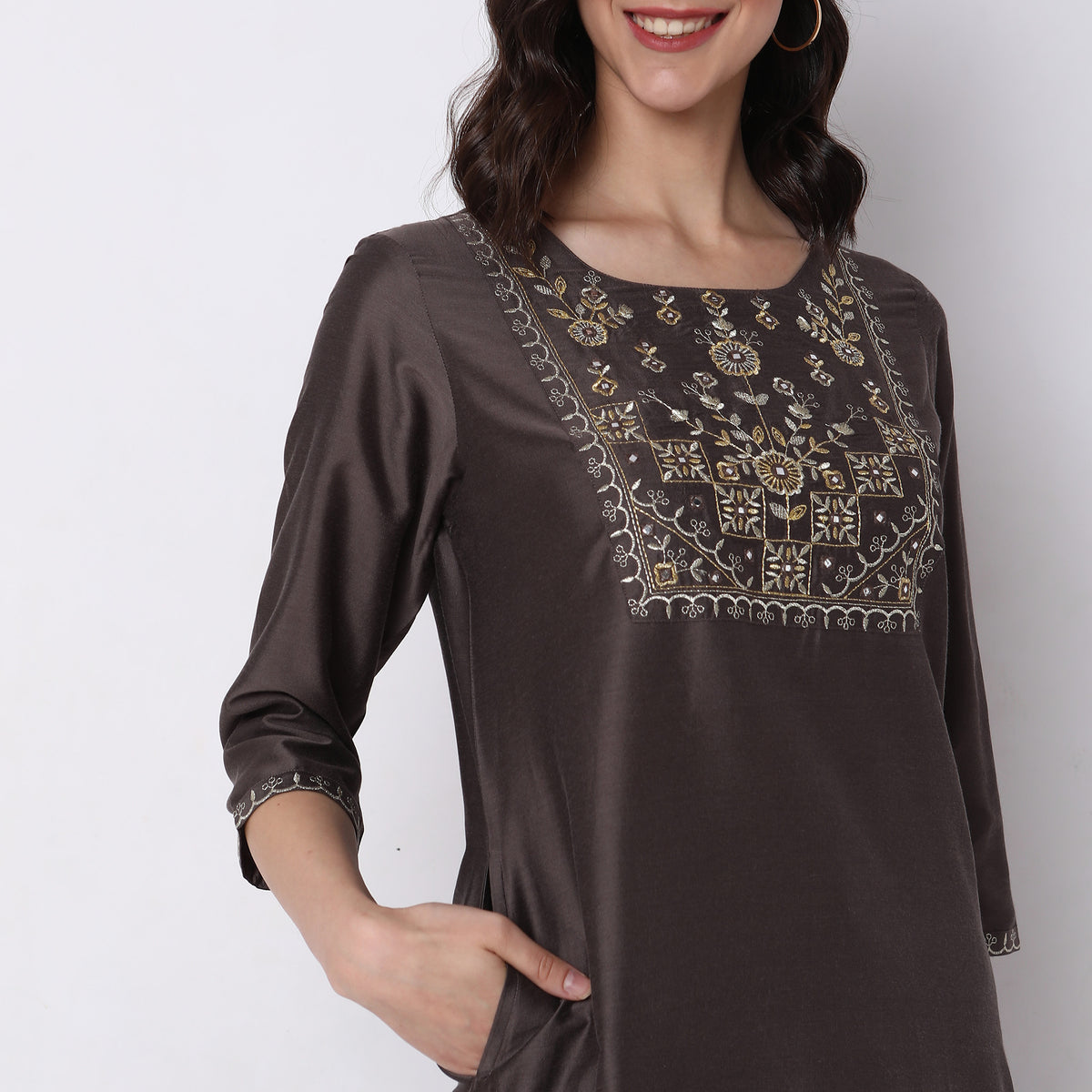 Straight Fit Embroidered Kurta