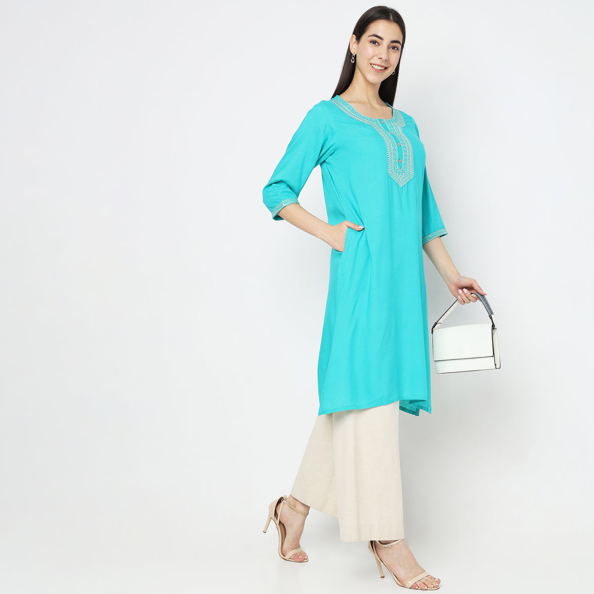 Straight Fit Embellished Kurta