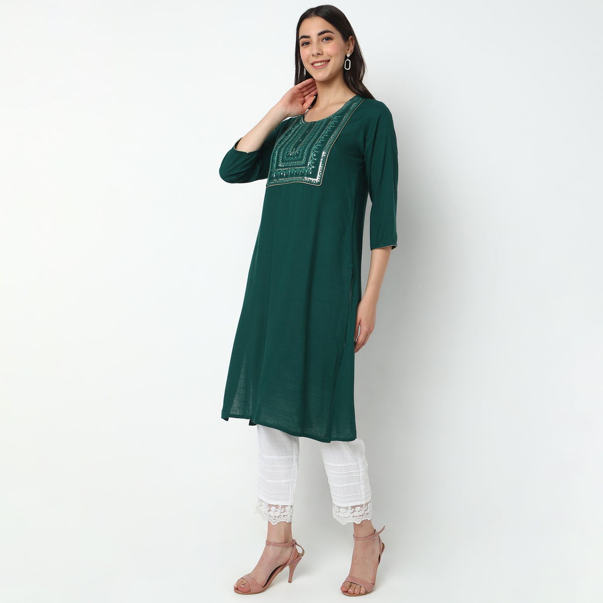 Straight Fit Embellished Kurta