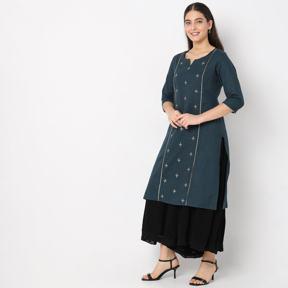 Straight Fit Embroidered Kurta