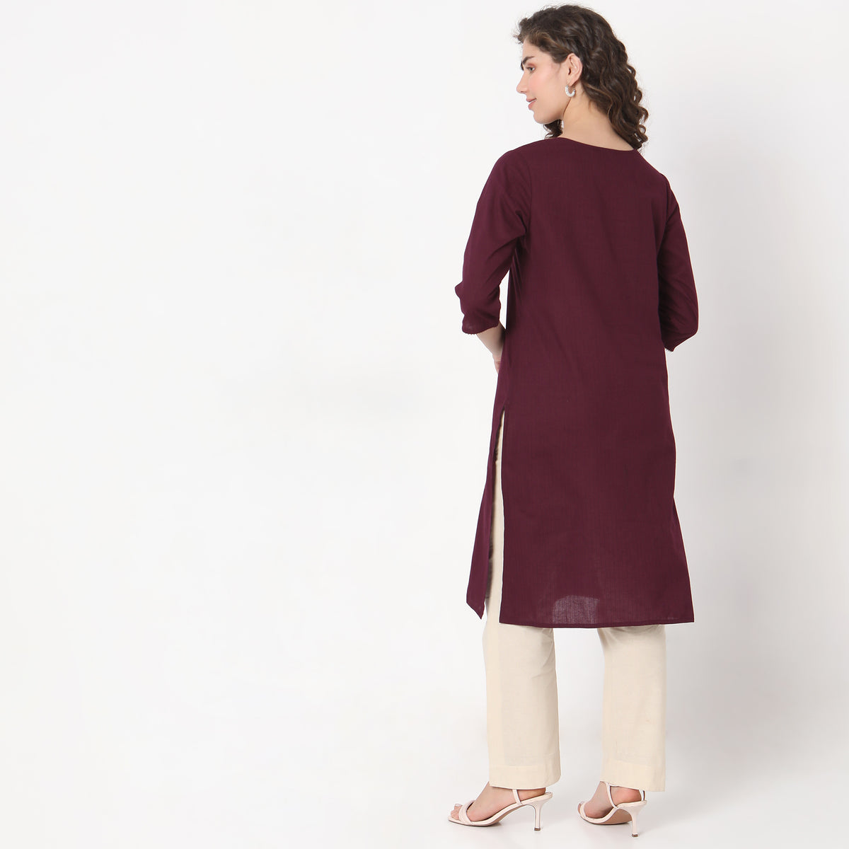 Straight Fit Embroidered Kurta