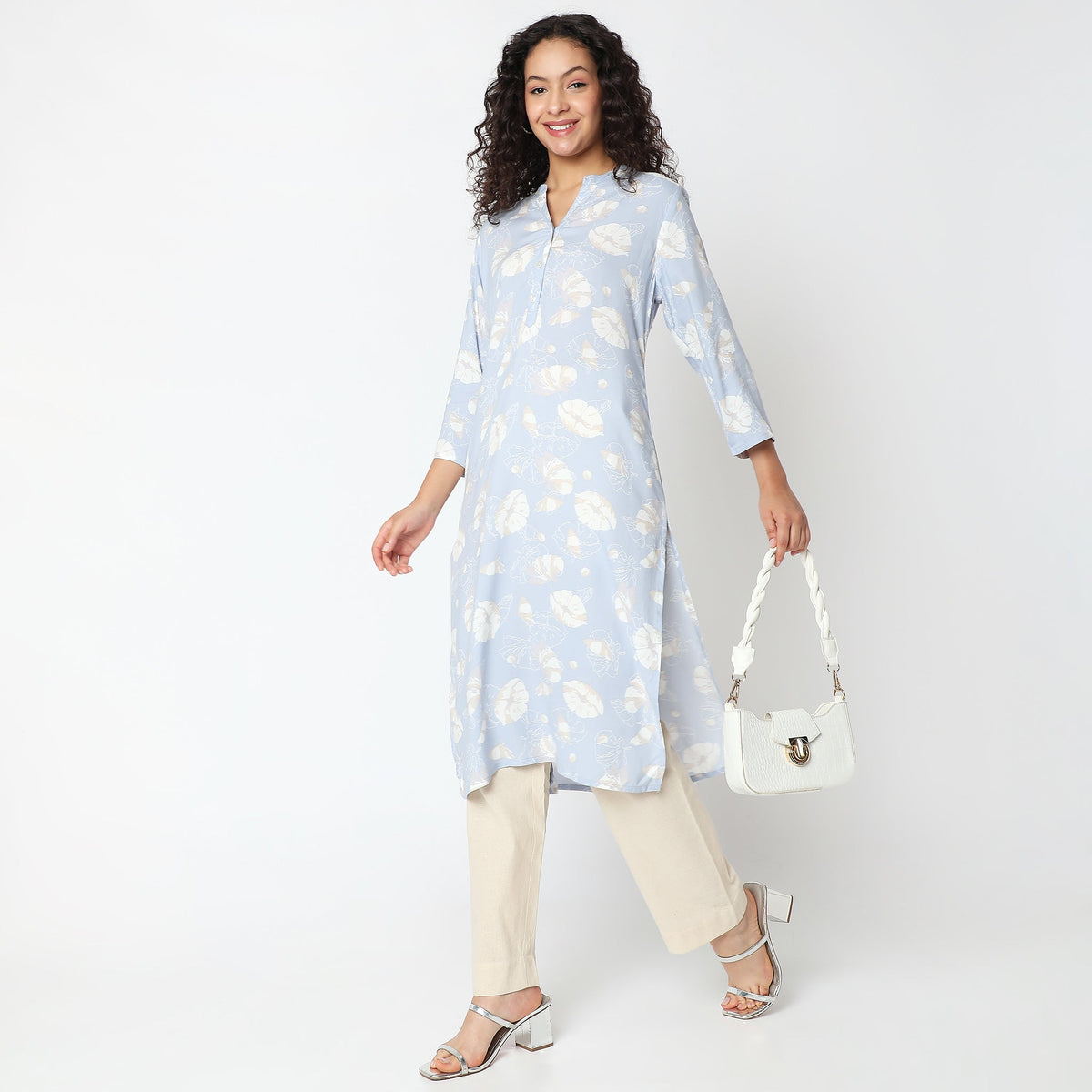 Women Wearing Straight Fit Printed Kurta