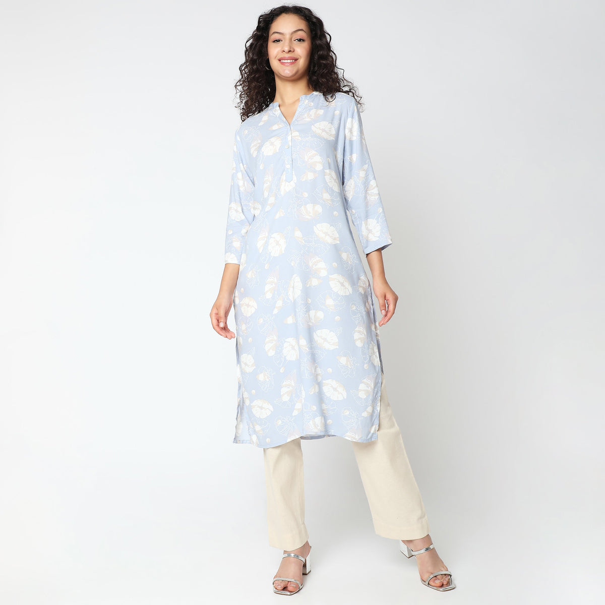 Women Wearing Straight Fit Printed Kurta