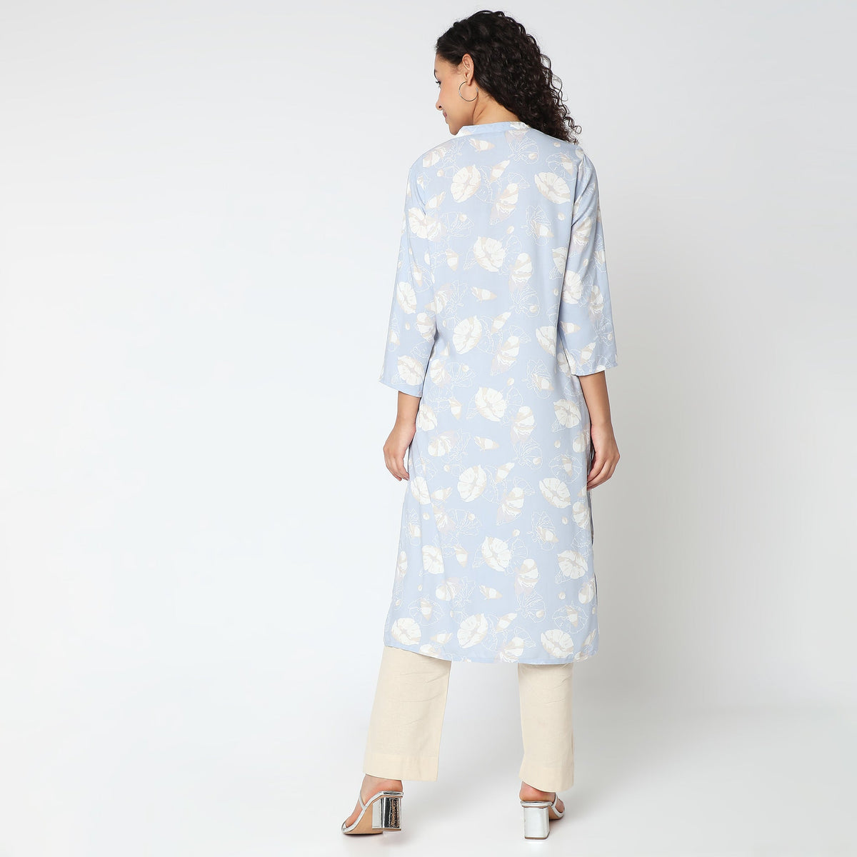 Women Wearing Straight Fit Printed Kurta