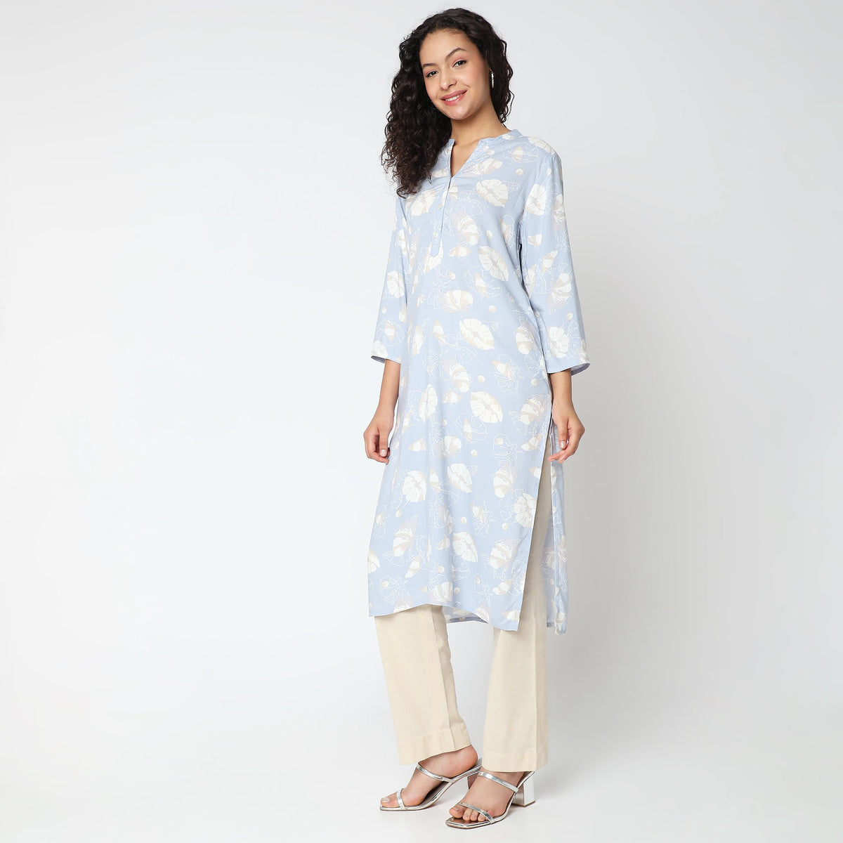 Women Wearing Straight Fit Printed Kurta