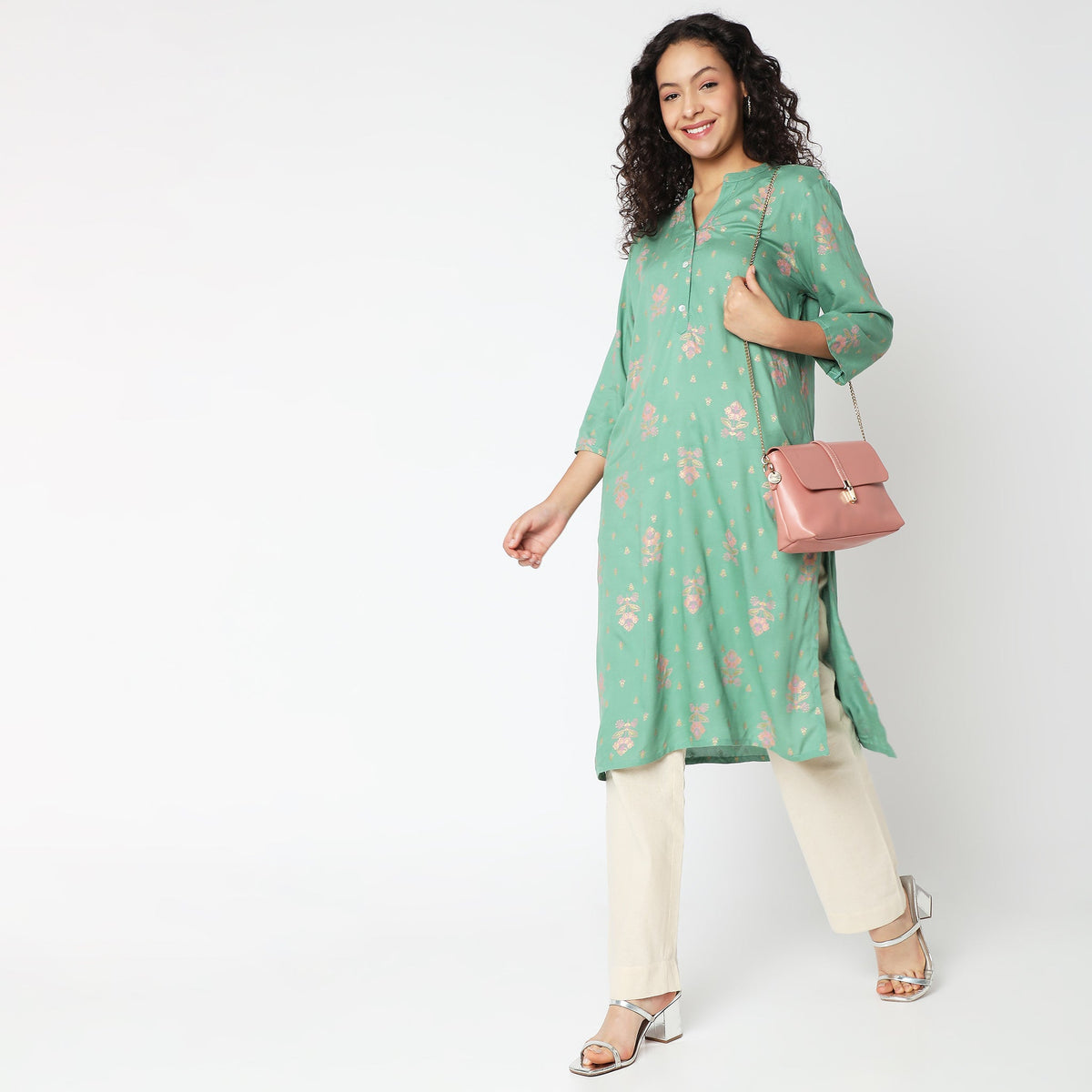 Women Wearing Straight Fit Printed Kurta