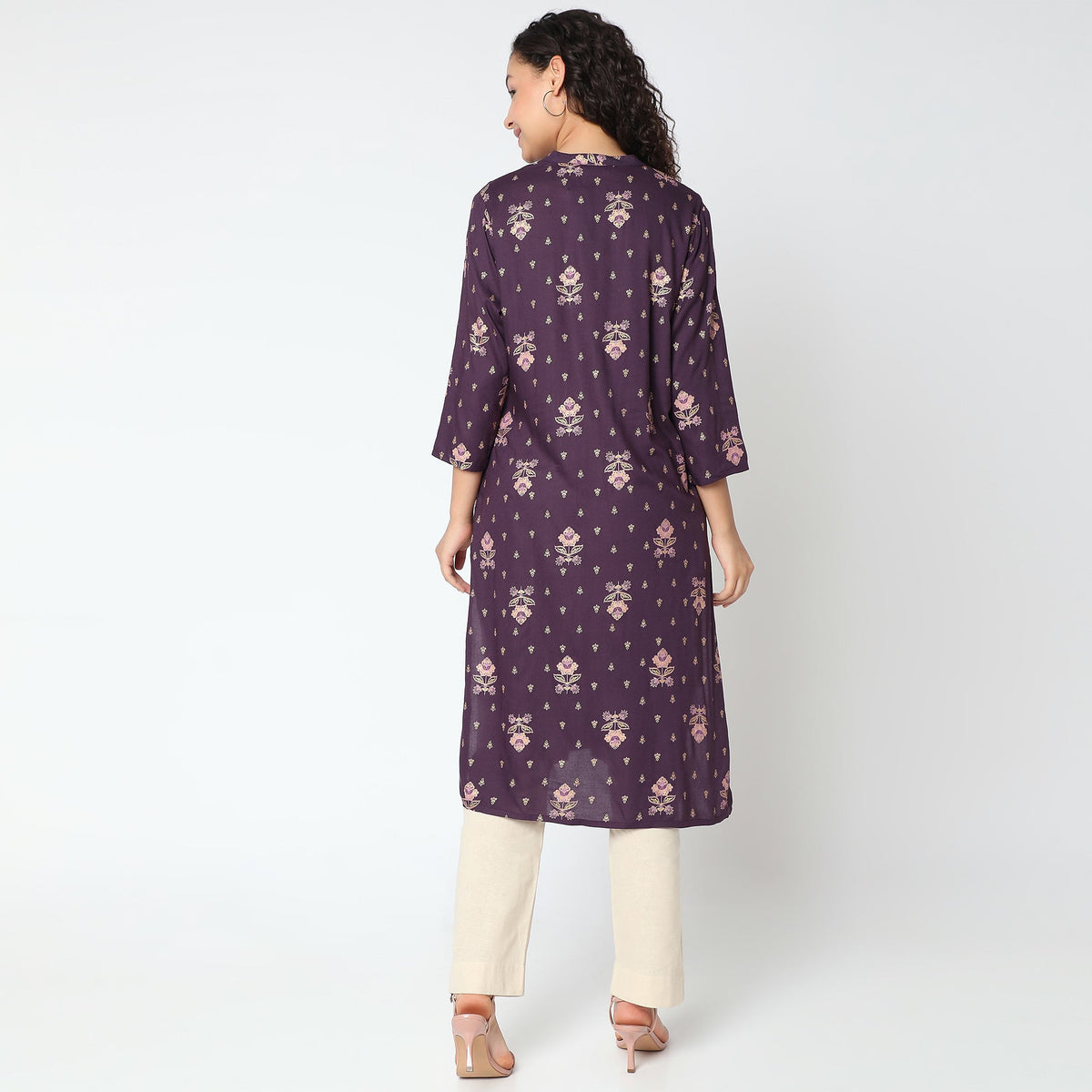 Women Wearing Straight Fit Printed Kurta