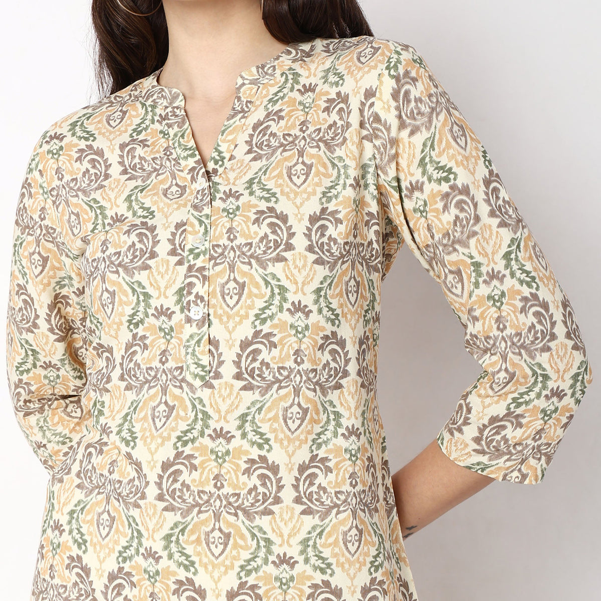 Women Wearing Straight Fit Printed Kurta