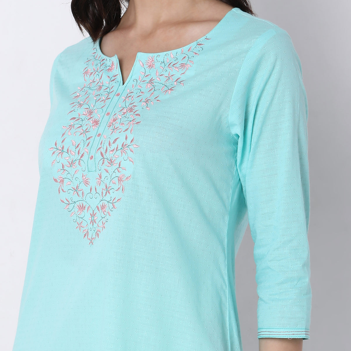 Straight Fit Embroidered Kurta