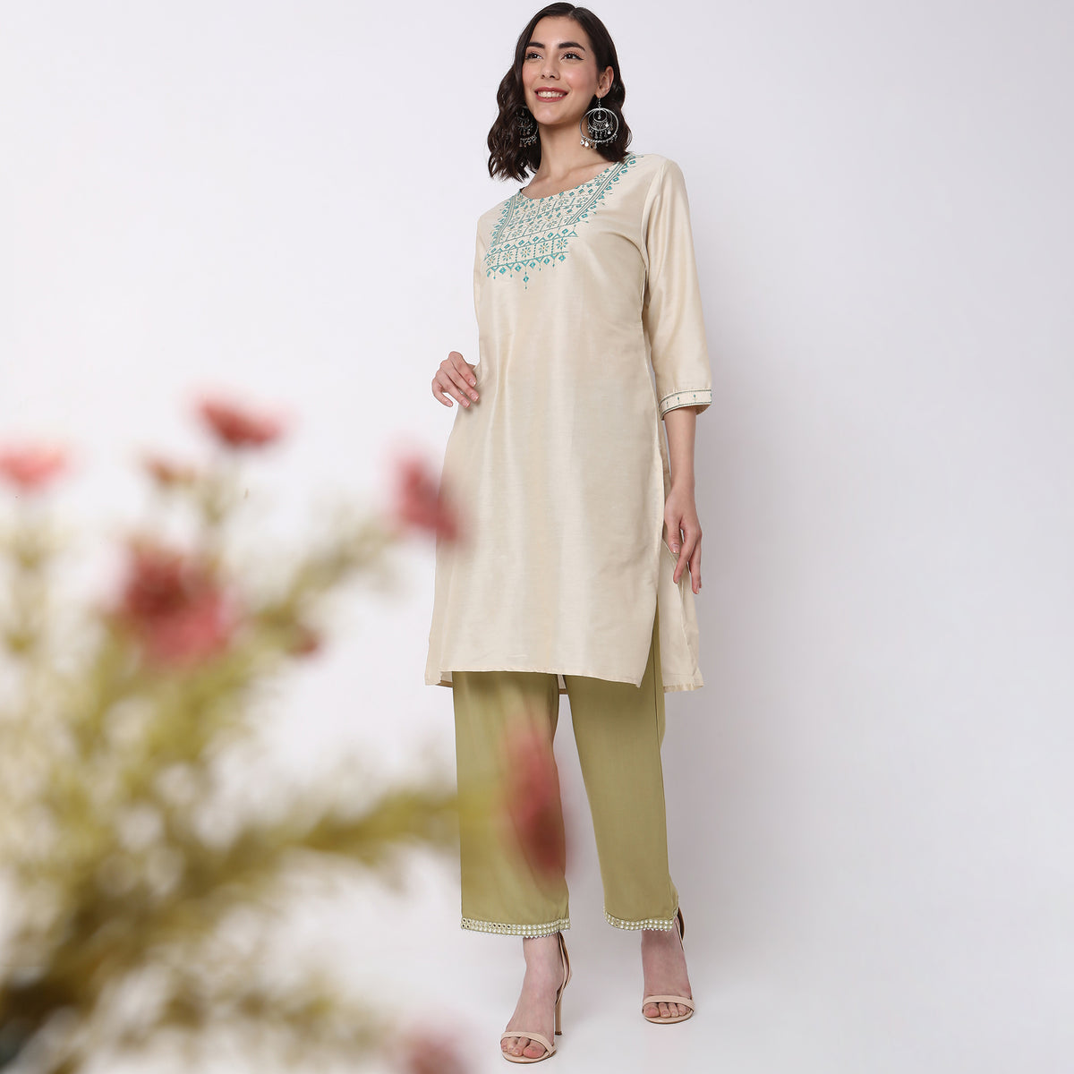 Straight Fit Embroidered Kurta