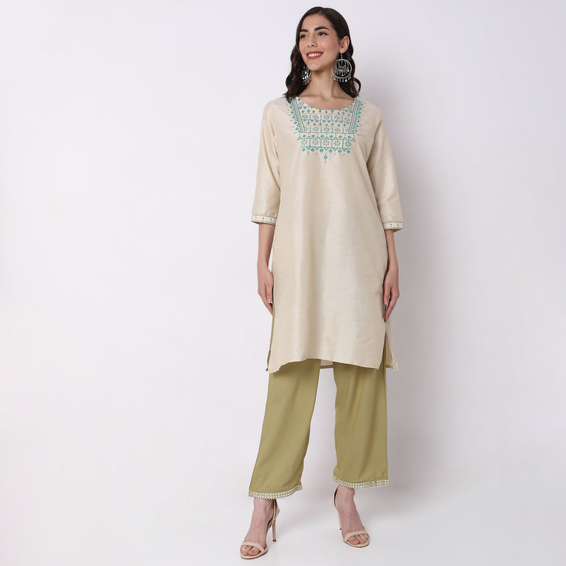 Straight Fit Embroidered Kurta