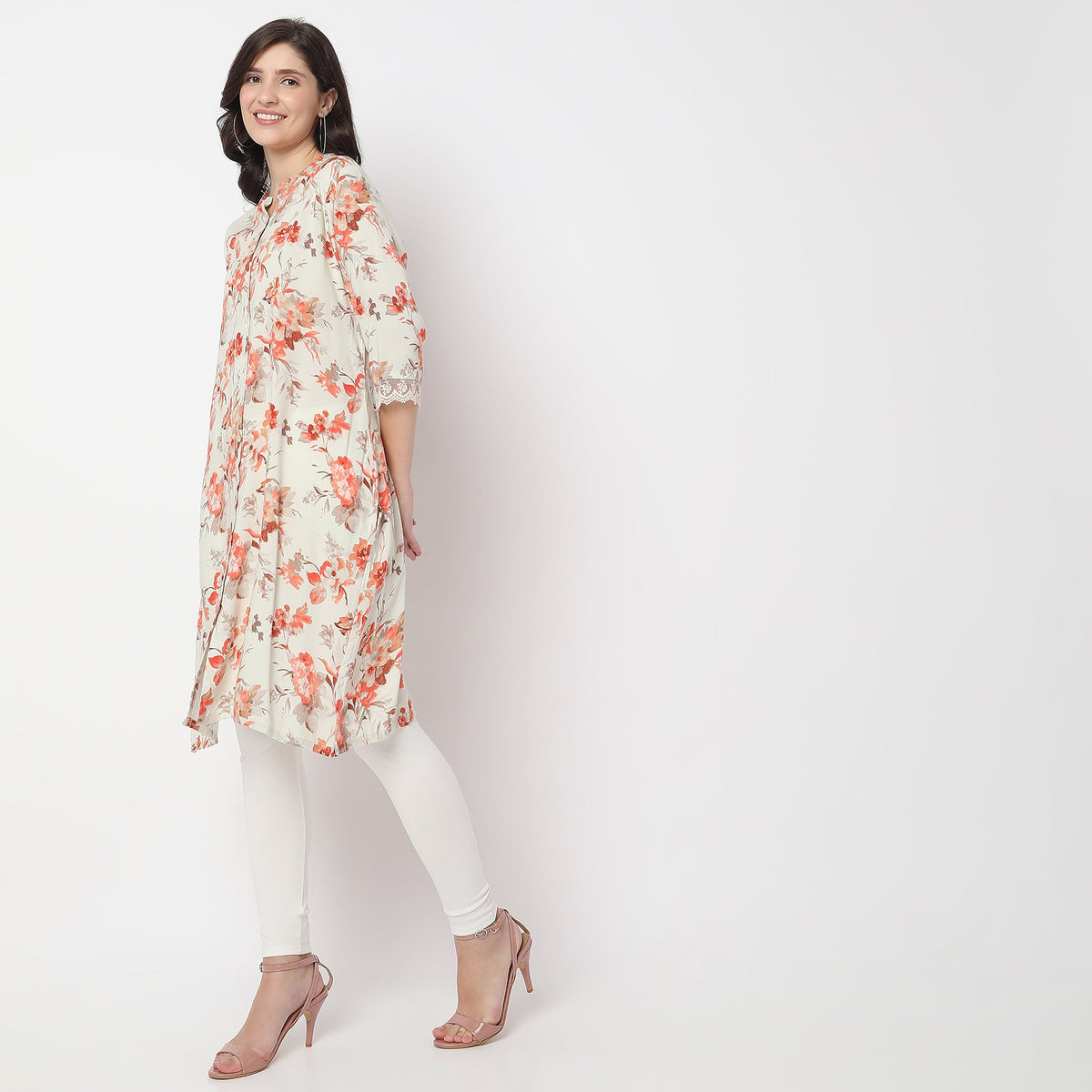 Women Wearing Straight Fit Printed Kurta