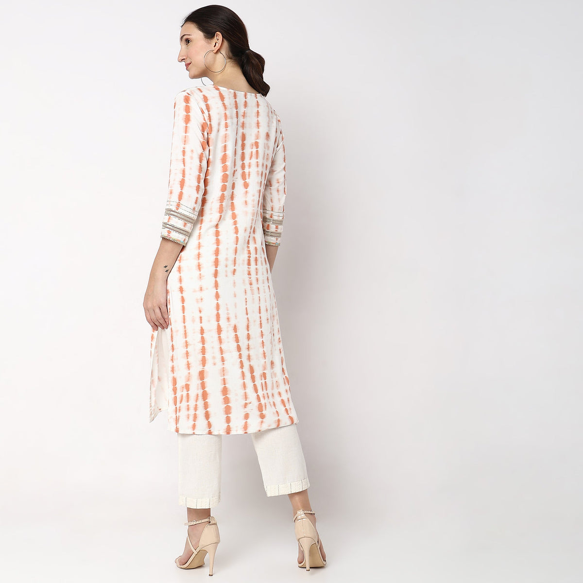 Women Wearing Straight Fit Printed Kurta