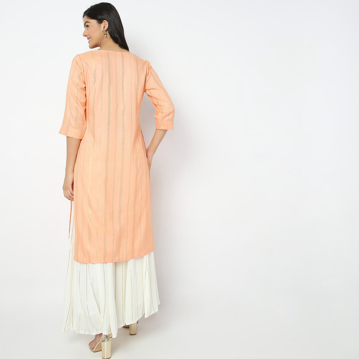 Straight Fit Embroidered Kurta