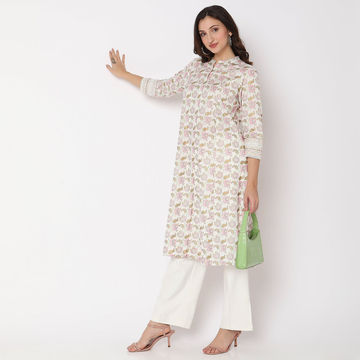 Women Wearing Straight Fit Printed Kurta