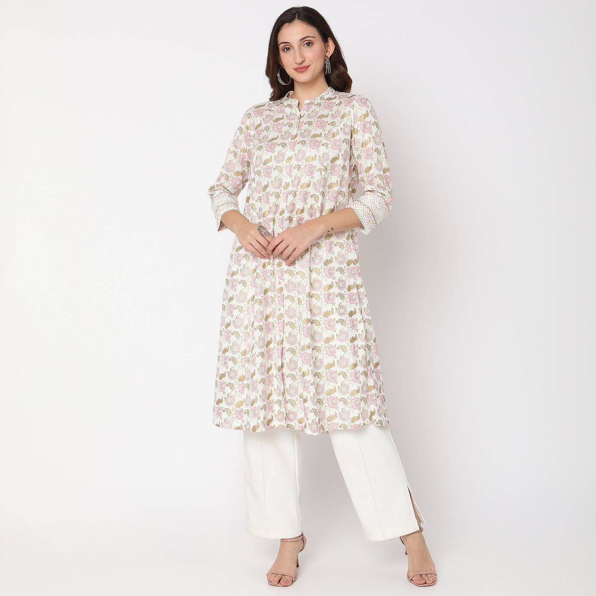 Women Wearing Straight Fit Printed Kurta