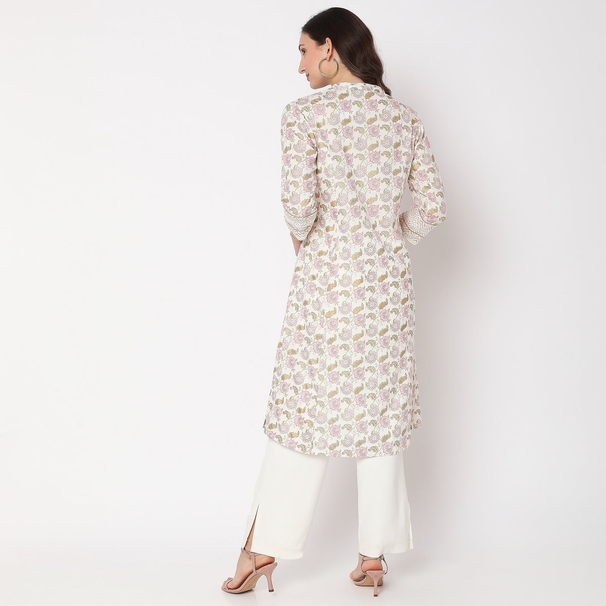 Women Wearing Straight Fit Printed Kurta