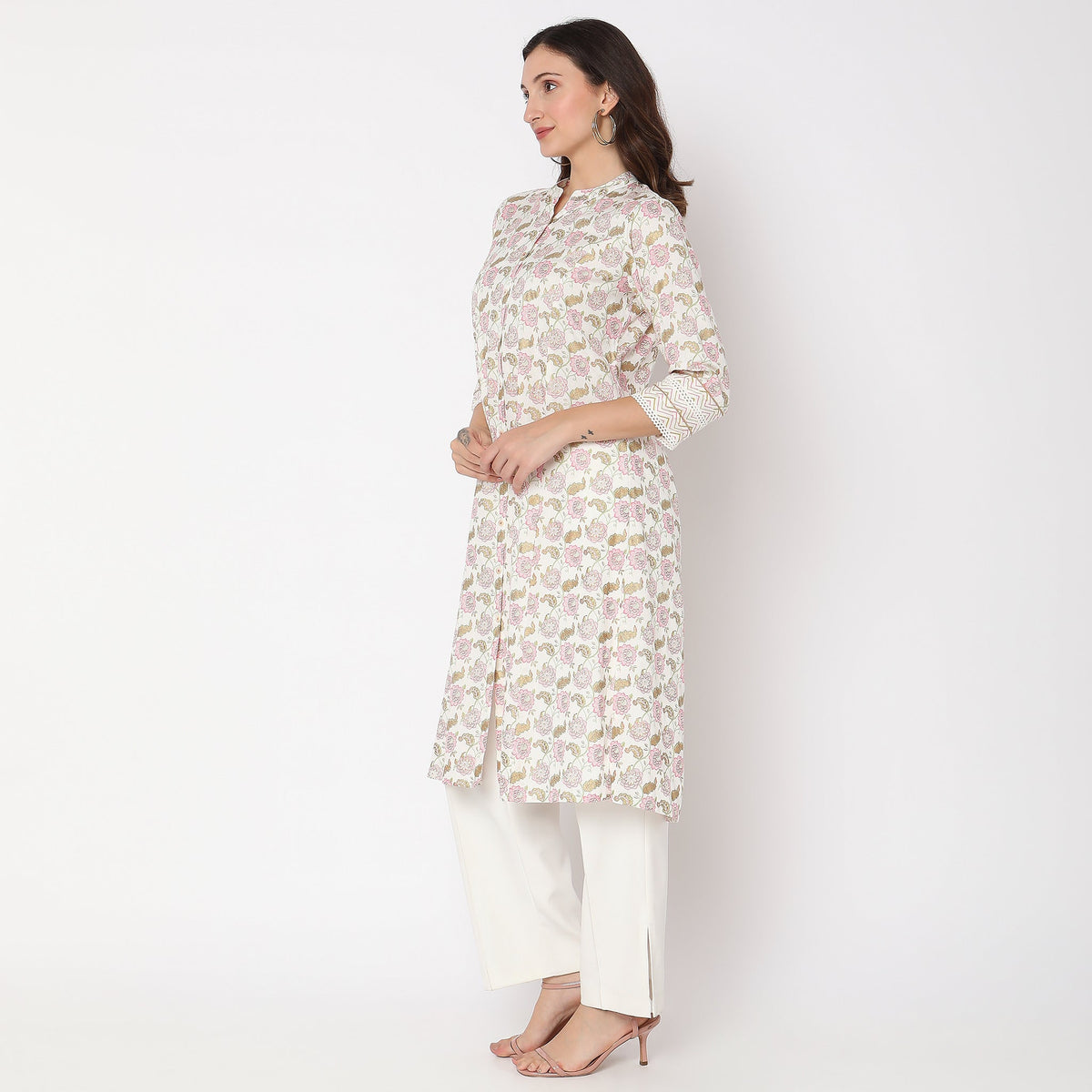 Women Wearing Straight Fit Printed Kurta