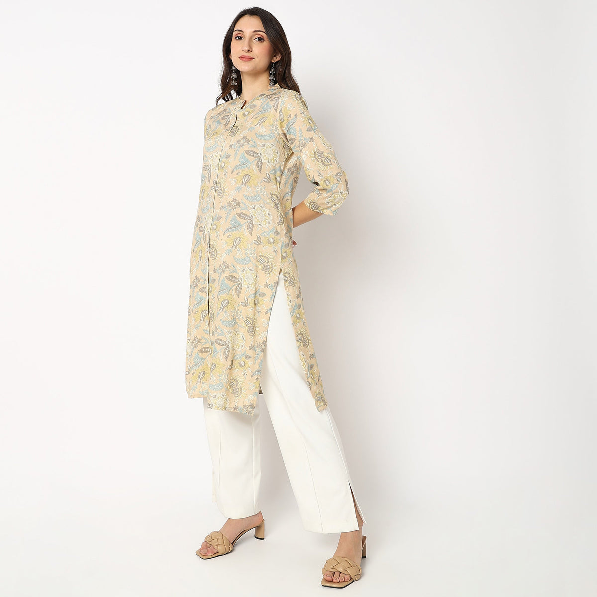 Women Wearing Straight Fit Printed Kurta