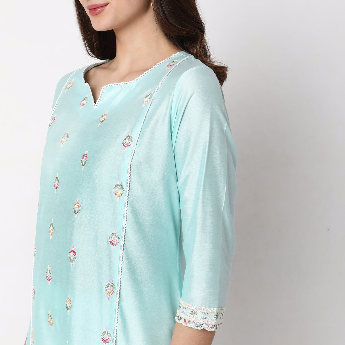 Straight Fit Embroidered Kurta