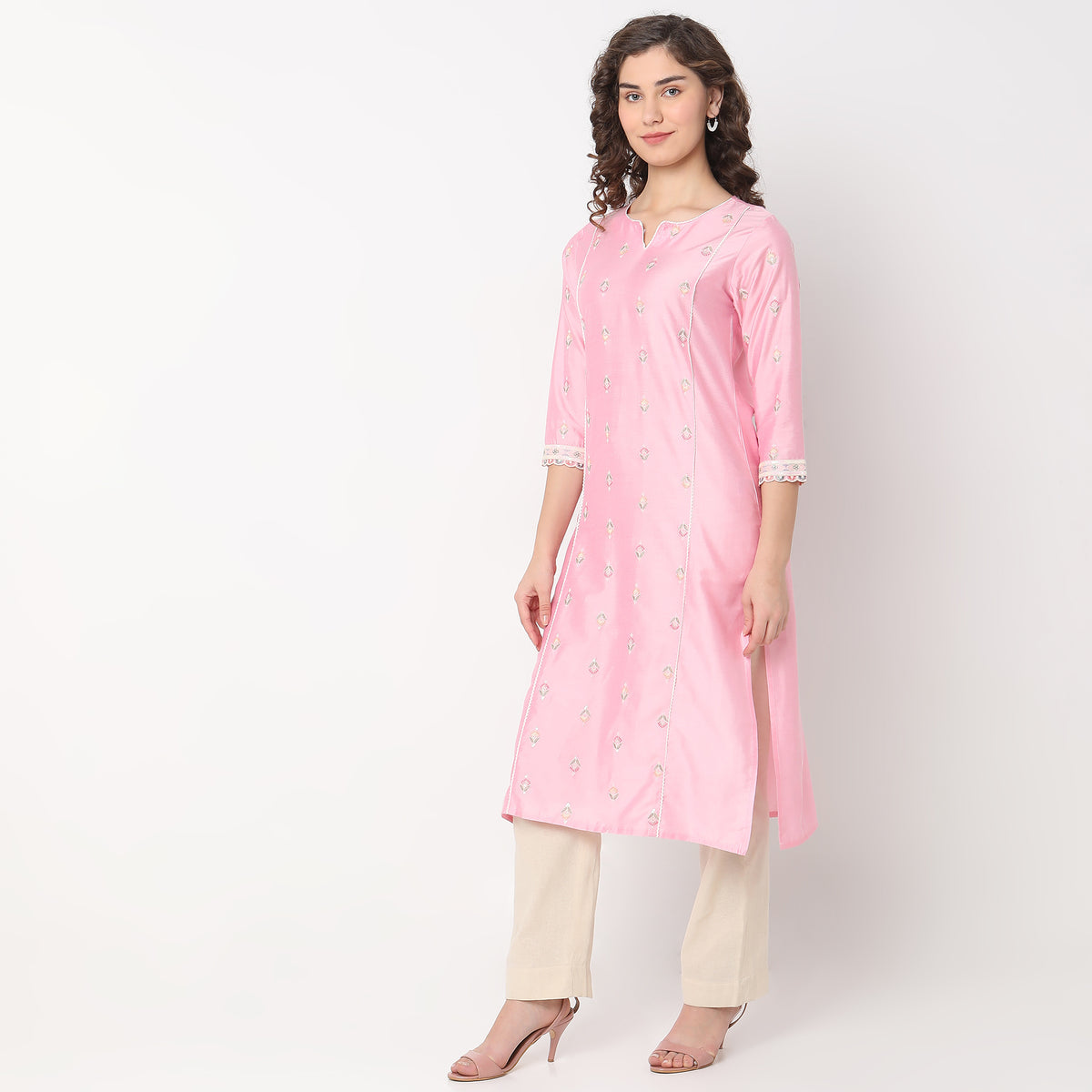 Straight Fit Embroidered Kurta